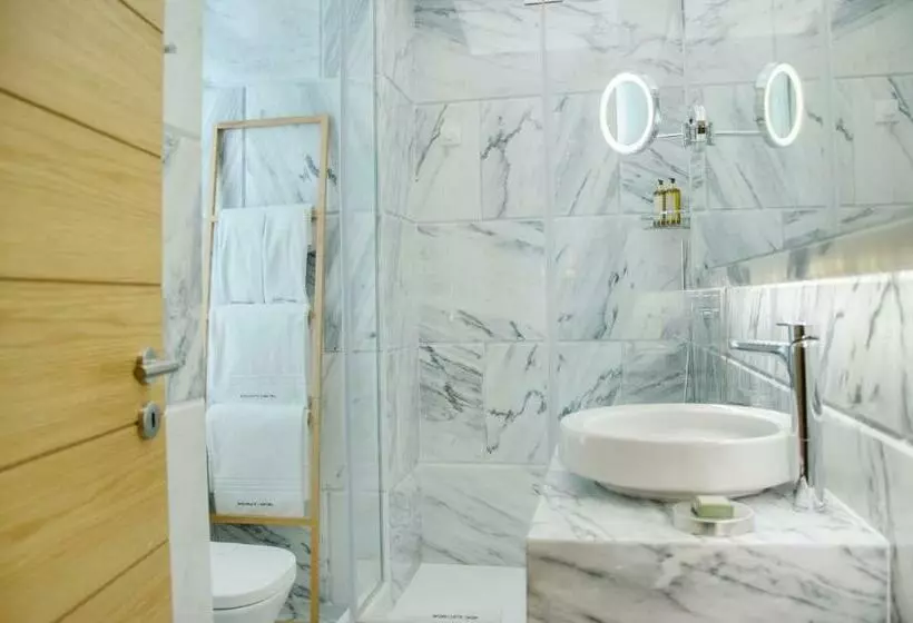 Habitaciï¿½n Estï¿½ndar Abuhardillada, Browns Central