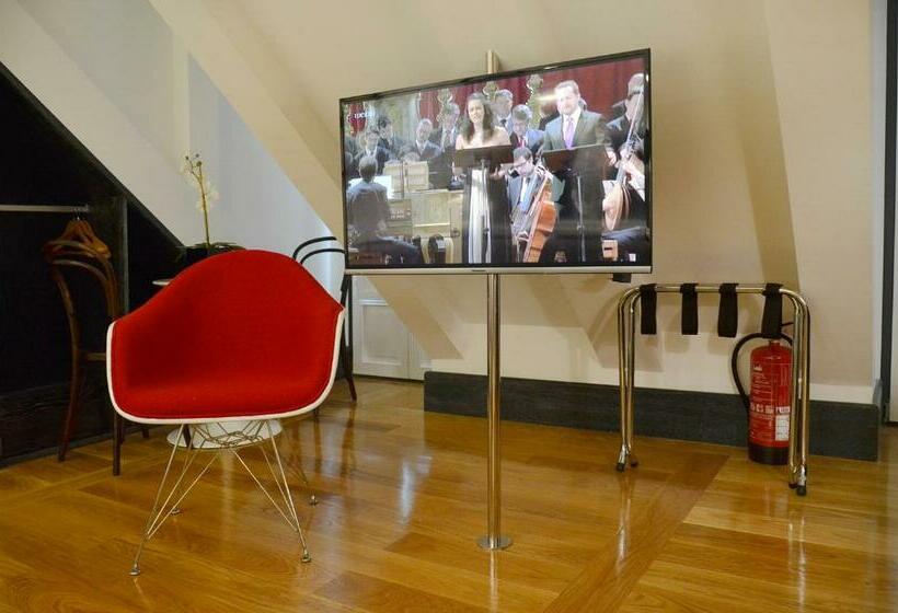 Habitaci�n Est�ndar Abuhardillada, Browns Central