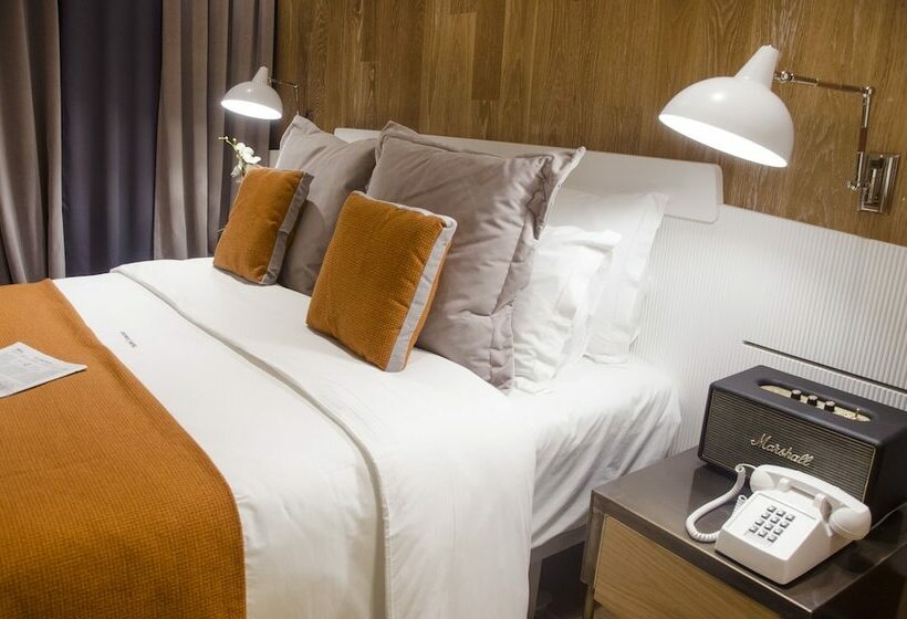 اتاق عادی, Browns Central