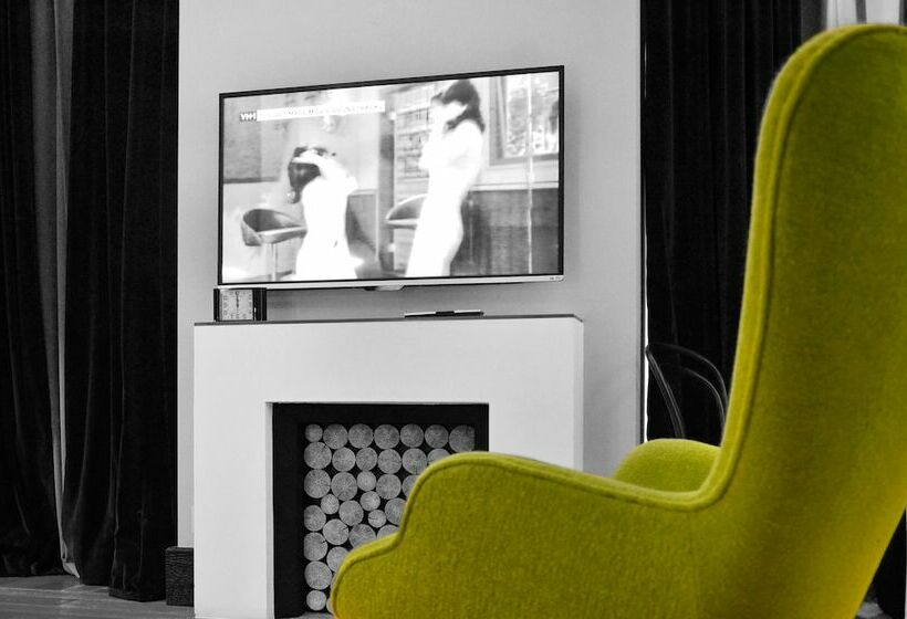 اتاق سوپریور, Browns Central