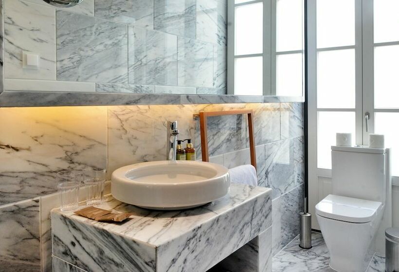 اتاق سوپریور, Browns Central