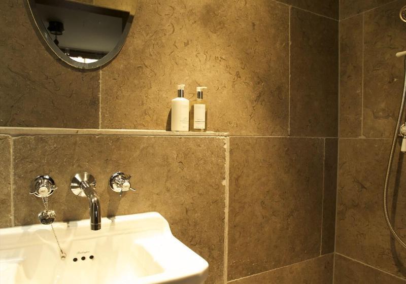 اتاق سوپریور, Browns Central