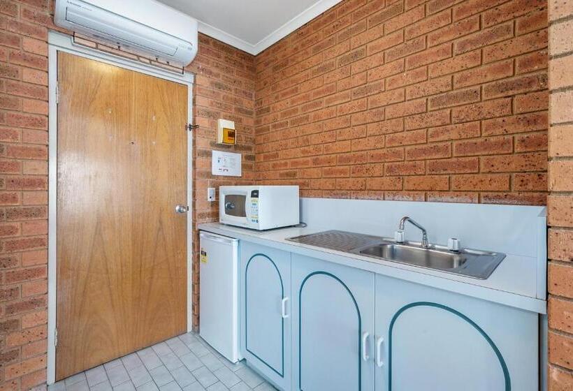 اتاق خانوادگی, Comfort Inn Heritage Wagga