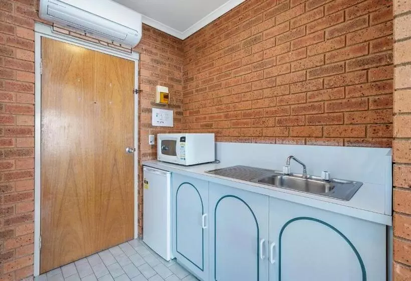 اتاق خانوادگی, Comfort Inn Heritage Wagga