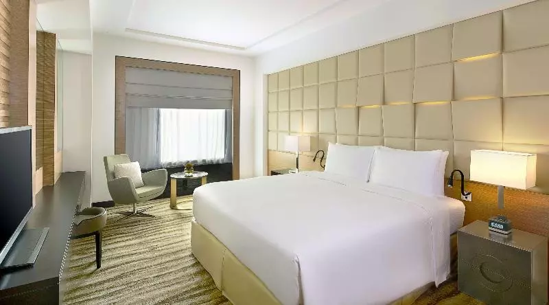 キングサイズベッドのスイートルーム, Doubletree By Hilton Riyadh  Al Muroj Business Gate