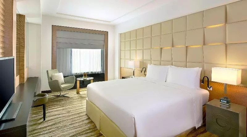 キングサイズベッドのスイートルーム, Doubletree By Hilton Riyadh  Al Muroj Business Gate