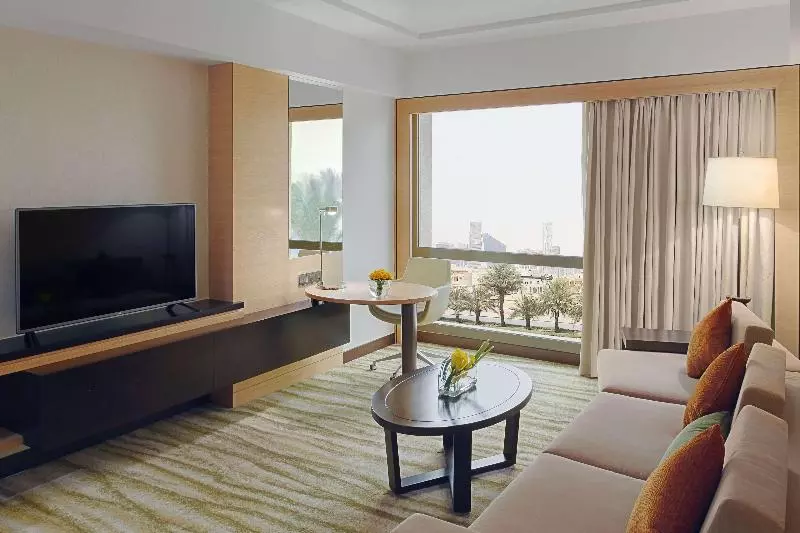 キングサイズベッドのスイートルーム, Doubletree By Hilton Riyadh  Al Muroj Business Gate