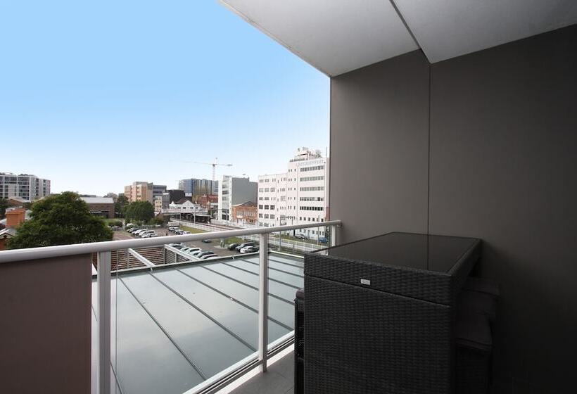 شقة غرفة واحدة, Honeysuckle Executive Apartments