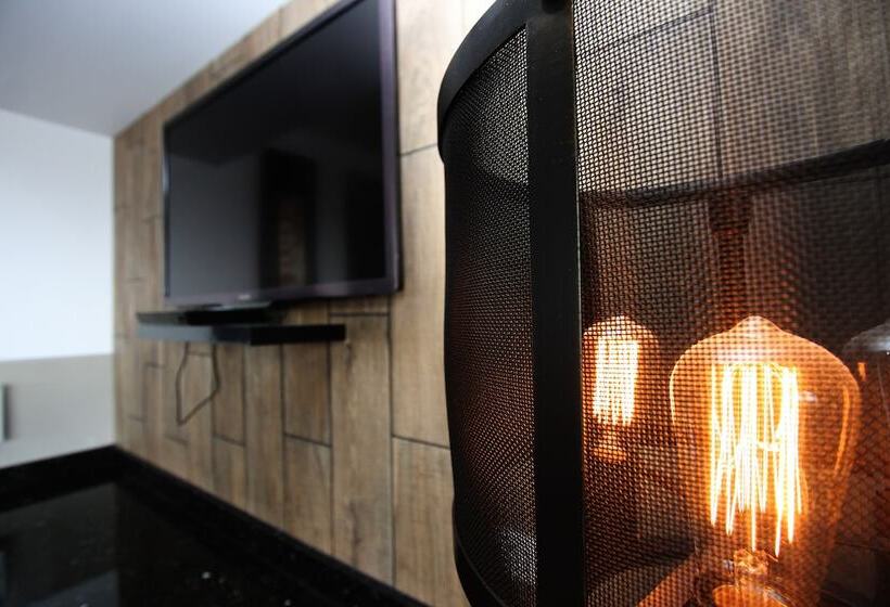 شقة غرفة واحدة, Honeysuckle Executive Apartments