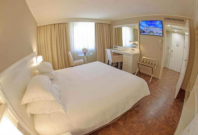 غرفة سوبيريور, L'abbaye