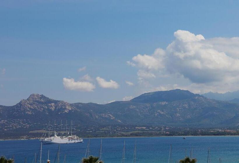 Quarto Estandar com Vistas, L'abbaye