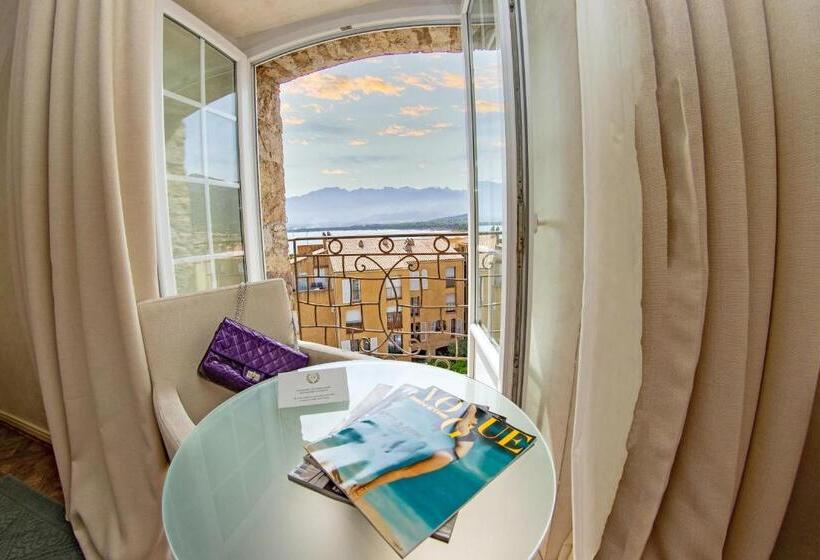 غرفة سوبيريور مطلّة علي البحر, L'abbaye