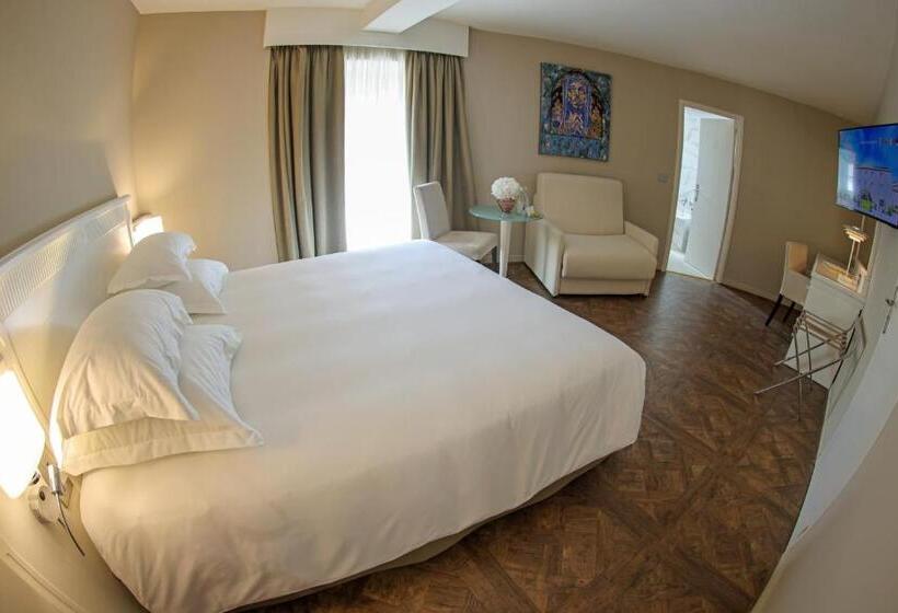 Quarto Triplo Comfort, L'abbaye