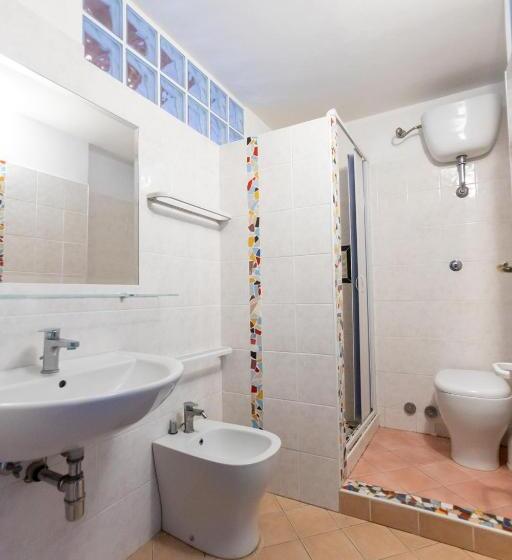 استودیوی استاندارد, Residence Emarine