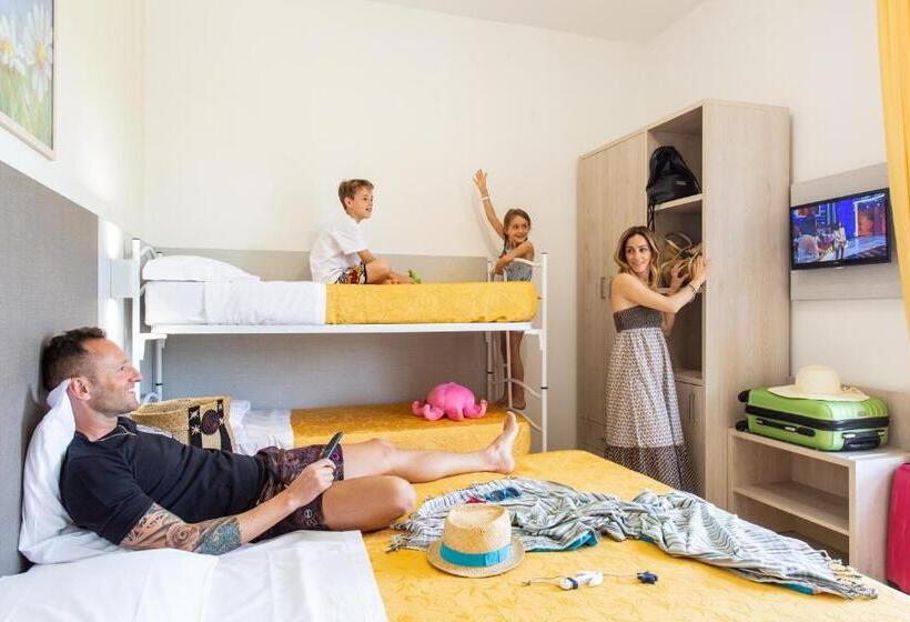 חדר קומפורט לשלושה, Reyt