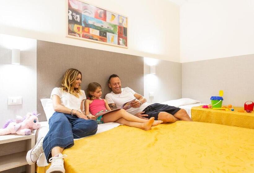 חדר קומפורט לשלושה, Reyt