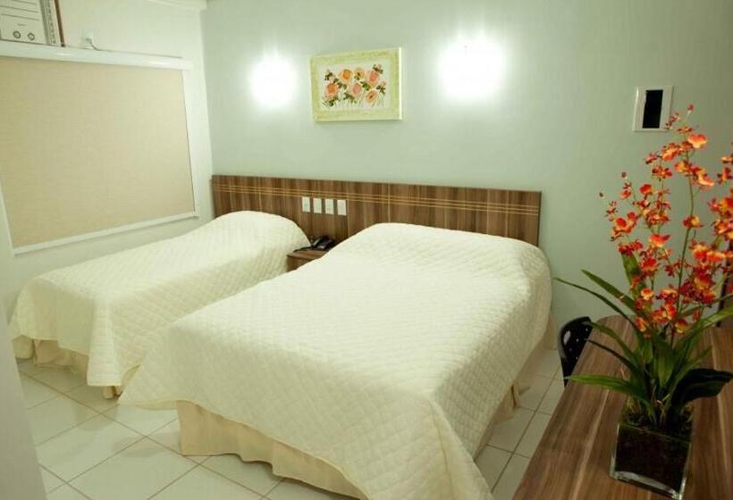 اتاق استاندارد سه نفره, Serras