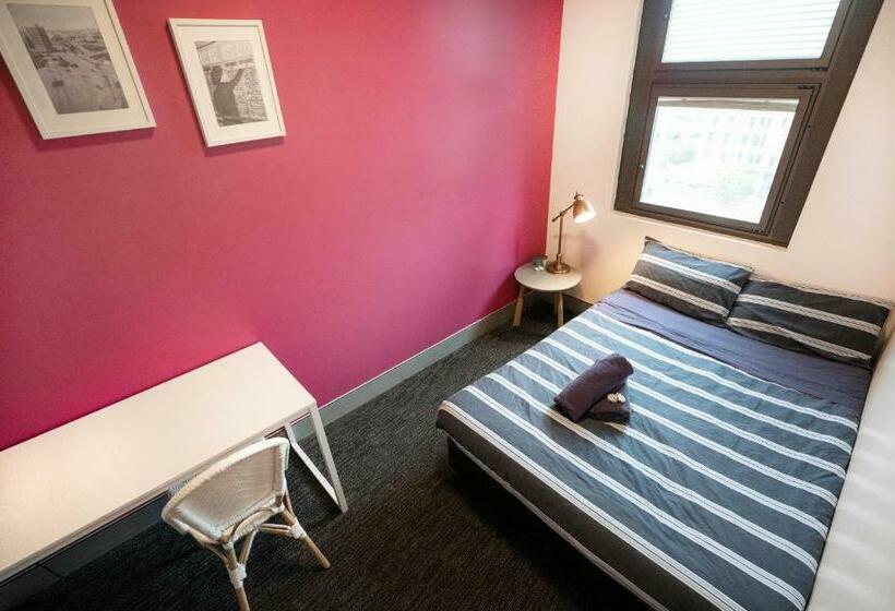 اتاق استاندارد با سرویس بهداشتی مشترک, Wake Up! Sydney Central