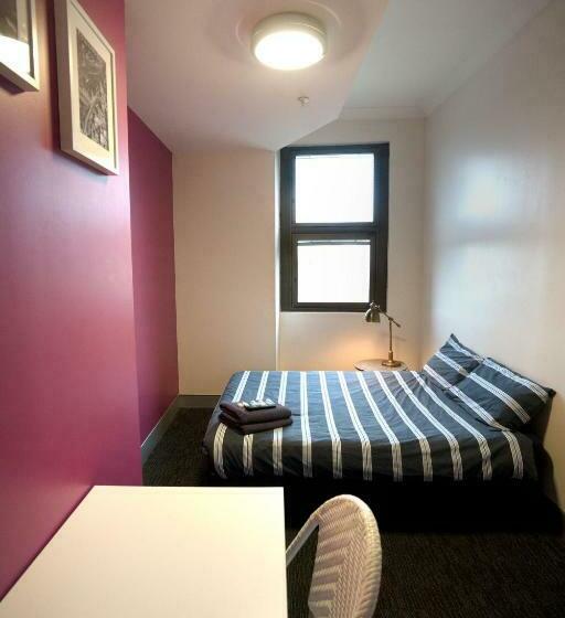 اتاق استاندارد با سرویس بهداشتی مشترک, Wake Up! Sydney Central