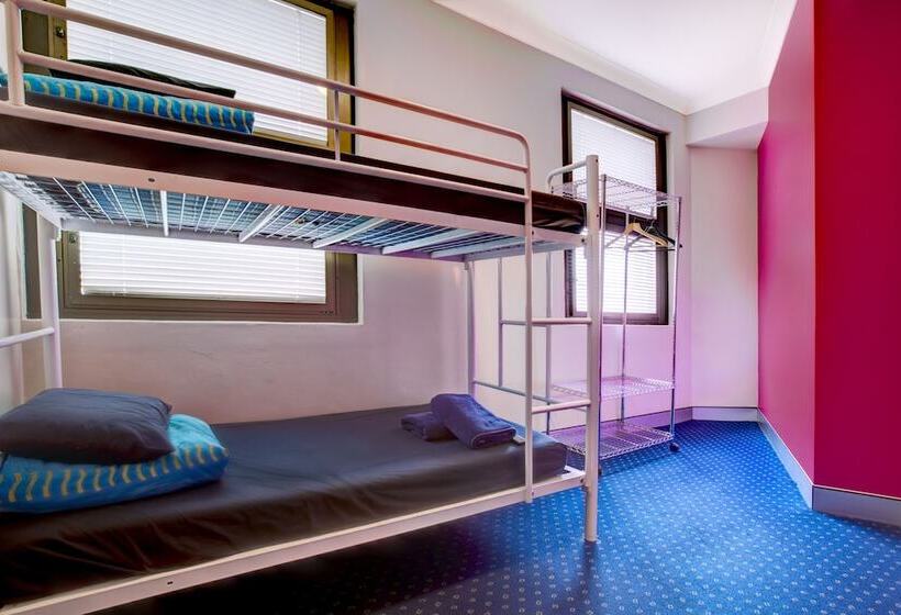 اتاق استاندارد با سرویس بهداشتی مشترک, Wake Up! Sydney Central