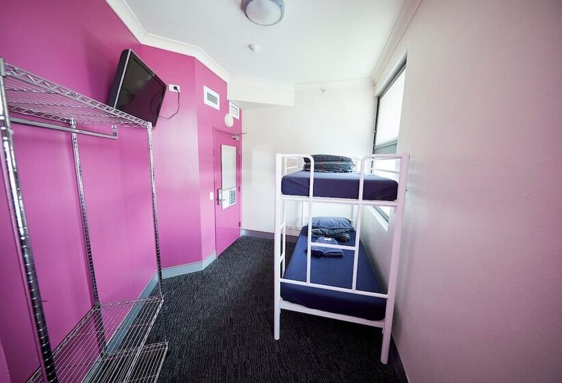 اتاق استاندارد با سرویس بهداشتی مشترک, Wake Up! Sydney Central