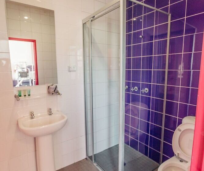 اتاق استاندارد, Wake Up! Sydney Central