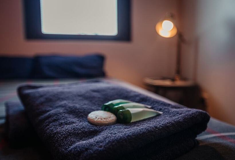 اتاق استاندارد, Wake Up! Sydney Central