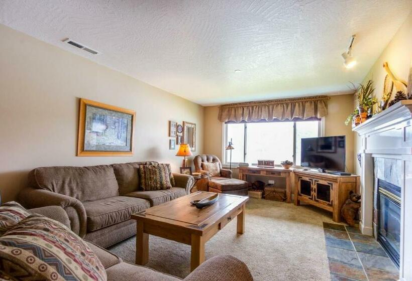 2ベッドルームアパートメント, Lazy On The Lakefront