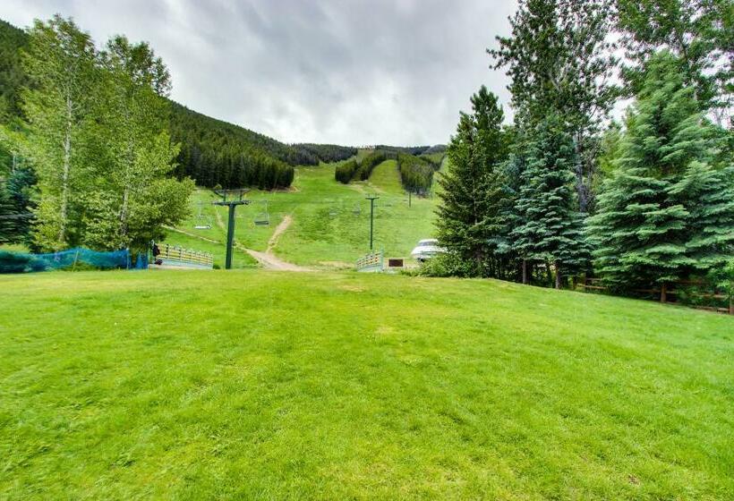 شقة غرفتين, Prospector Condo