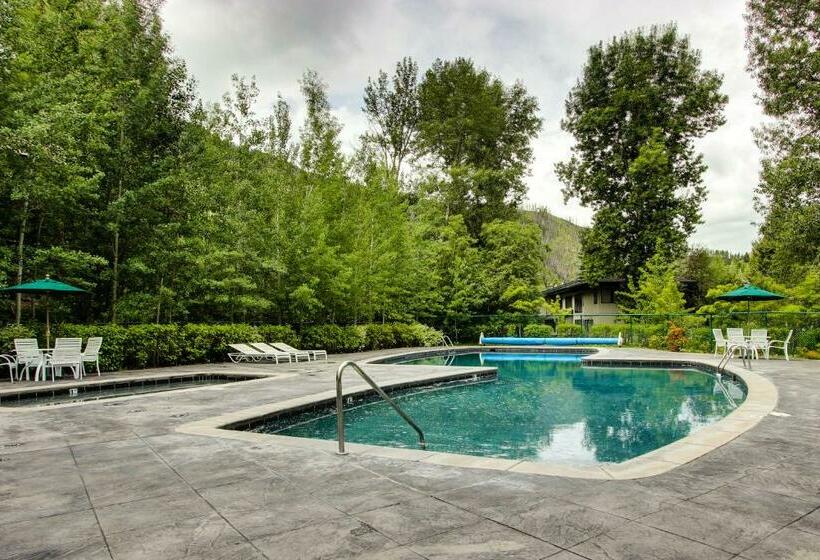 شقة غرفتين, Prospector Condo