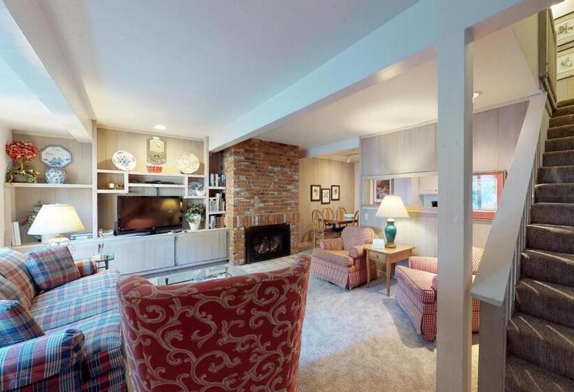 شقة غرفتين, Prospector Condo