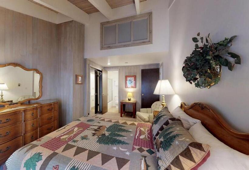 شقة غرفتين, Prospector Condo