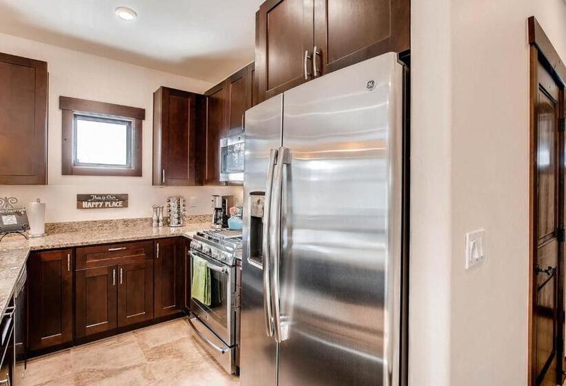 آپارتمان 3 خوابه, Blue River Condo Unit 203