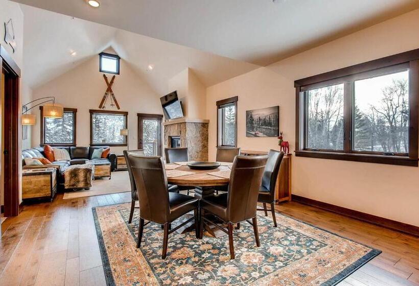 Апартаменты 3 Спальни, Blue River Condo Unit 203