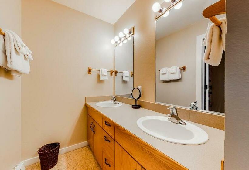 דירת שלושה חדרים, Firelight Chalet 94