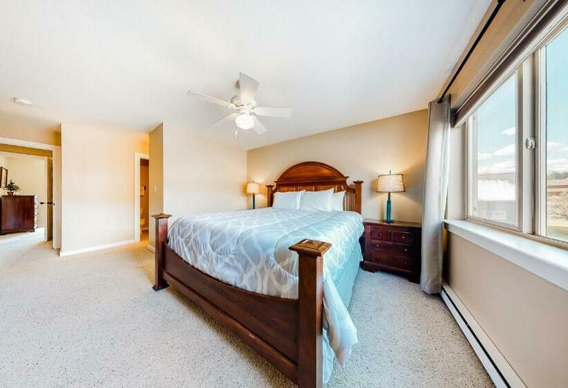 דירת שלושה חדרים, Firelight Chalet 94