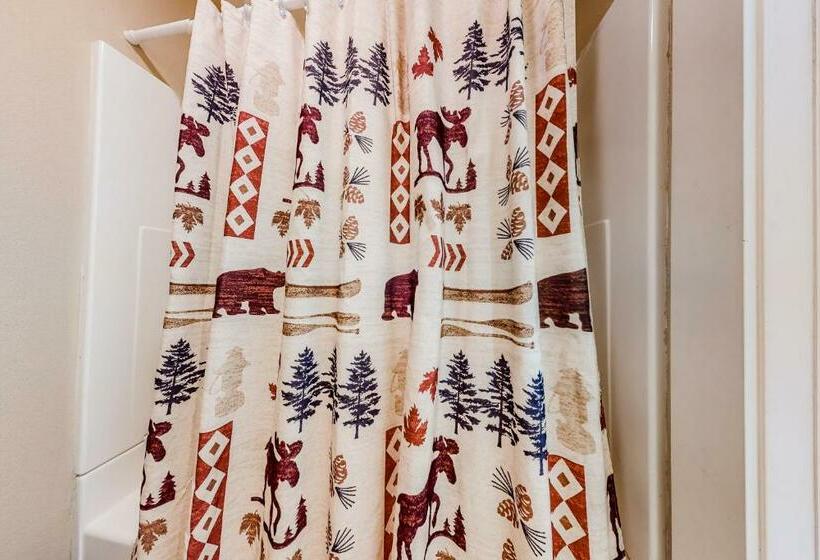 דירת שלושה חדרים, Firelight Chalet 94