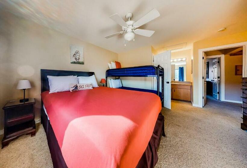 דירת שלושה חדרים, Firelight Chalet 94