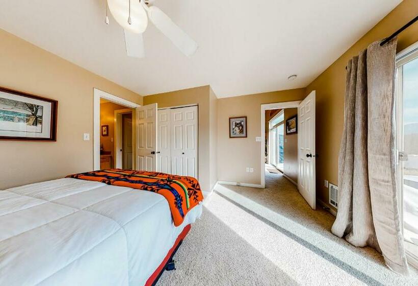 דירת שלושה חדרים, Firelight Chalet 94