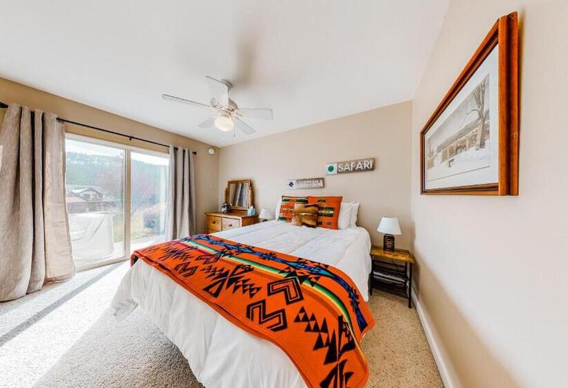 דירת שלושה חדרים, Firelight Chalet 94