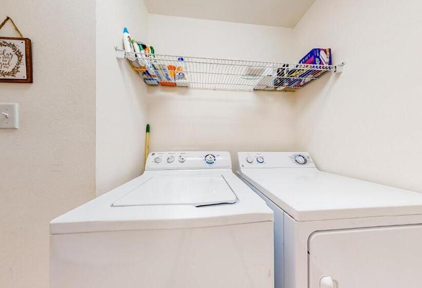 דירת שלושה חדרים, Firelight Chalet 94