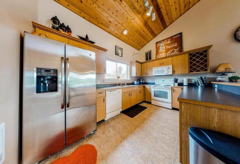 דירת שלושה חדרים, Firelight Chalet 94