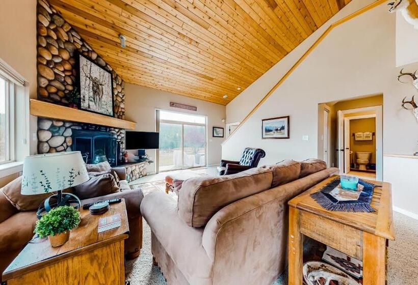 דירת שלושה חדרים, Firelight Chalet 94