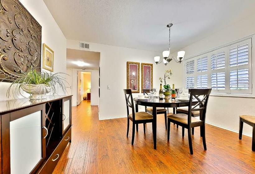 带2个卧室的公寓, Ritz Point Condo