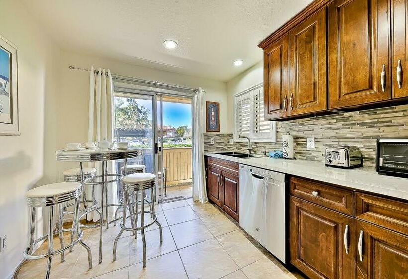 带2个卧室的公寓, Ritz Point Condo