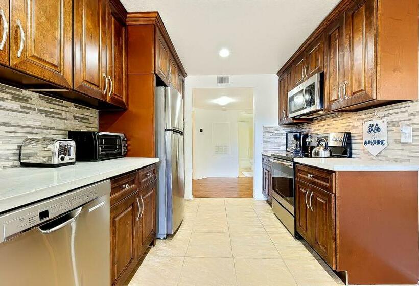 带2个卧室的公寓, Ritz Point Condo