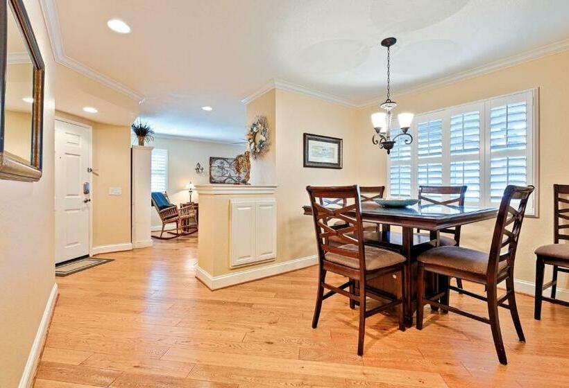 带2个卧室的公寓, Ritz Point Condo