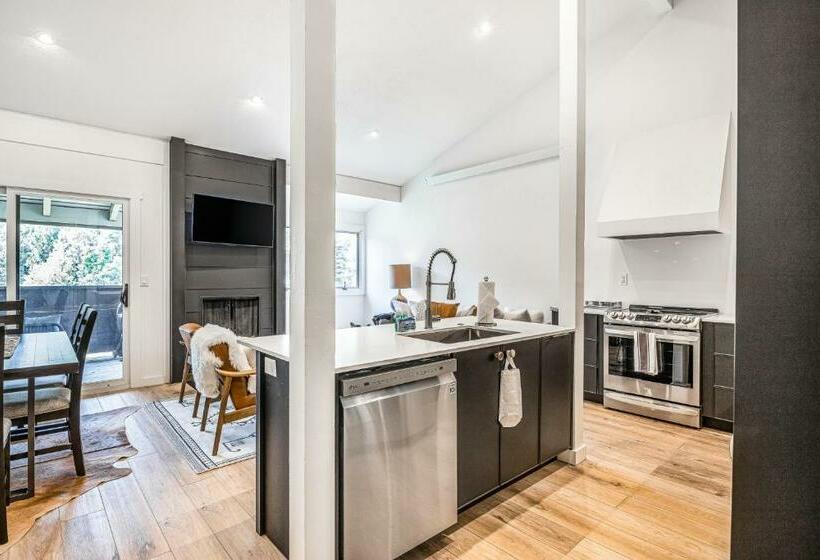 شقة غرفتين, Fish Creek Point