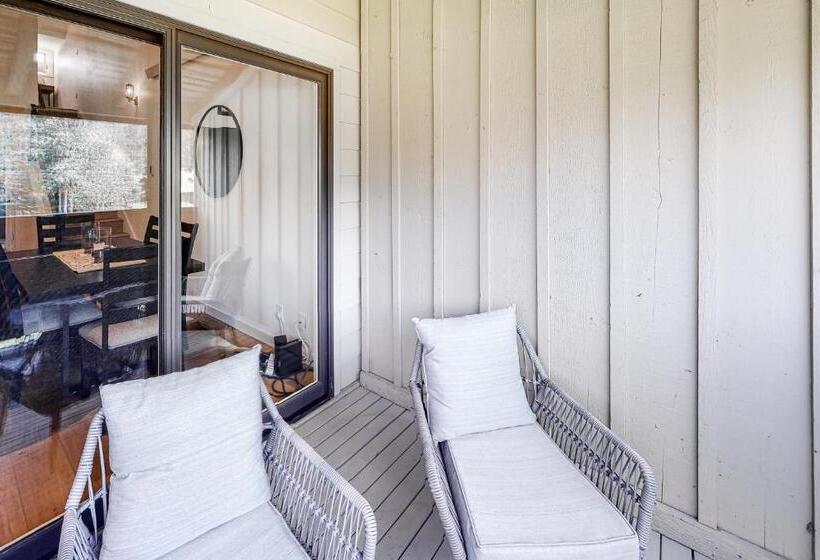 شقة غرفتين, Fish Creek Point