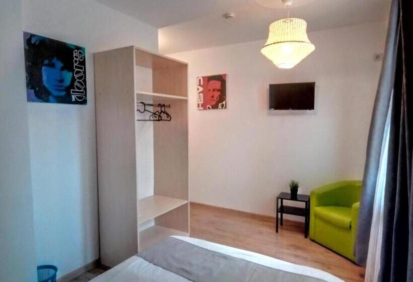 اتاق سوپریور یک تخته, Central Guesthouse